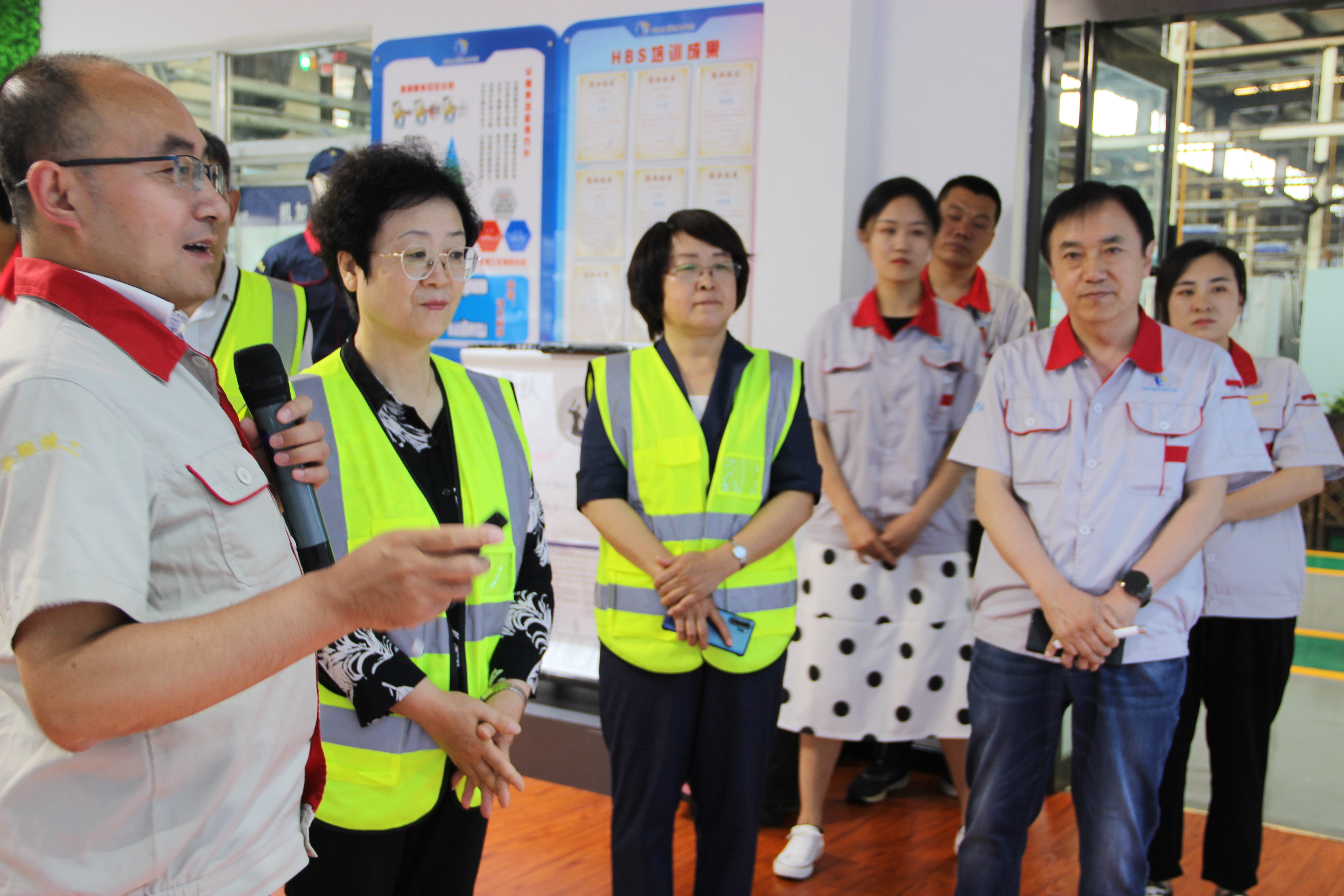 ���˴�ί������˾��չ�Ƽ�Ч��ת����һ��һ������ִ�����