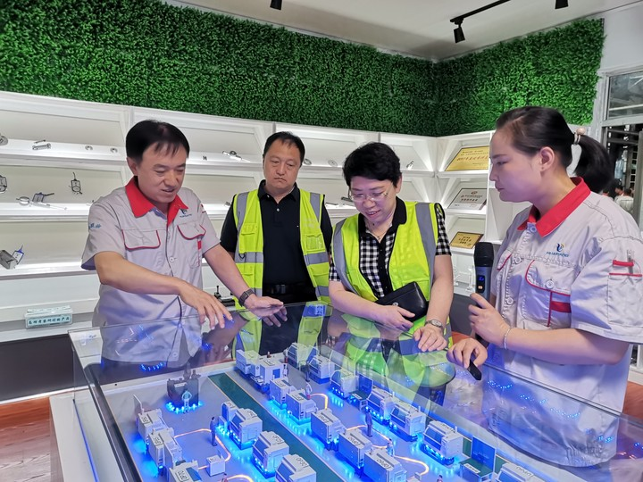 ɽ�����ӿƼ�ѧԺԺ��������һ������˾���е���