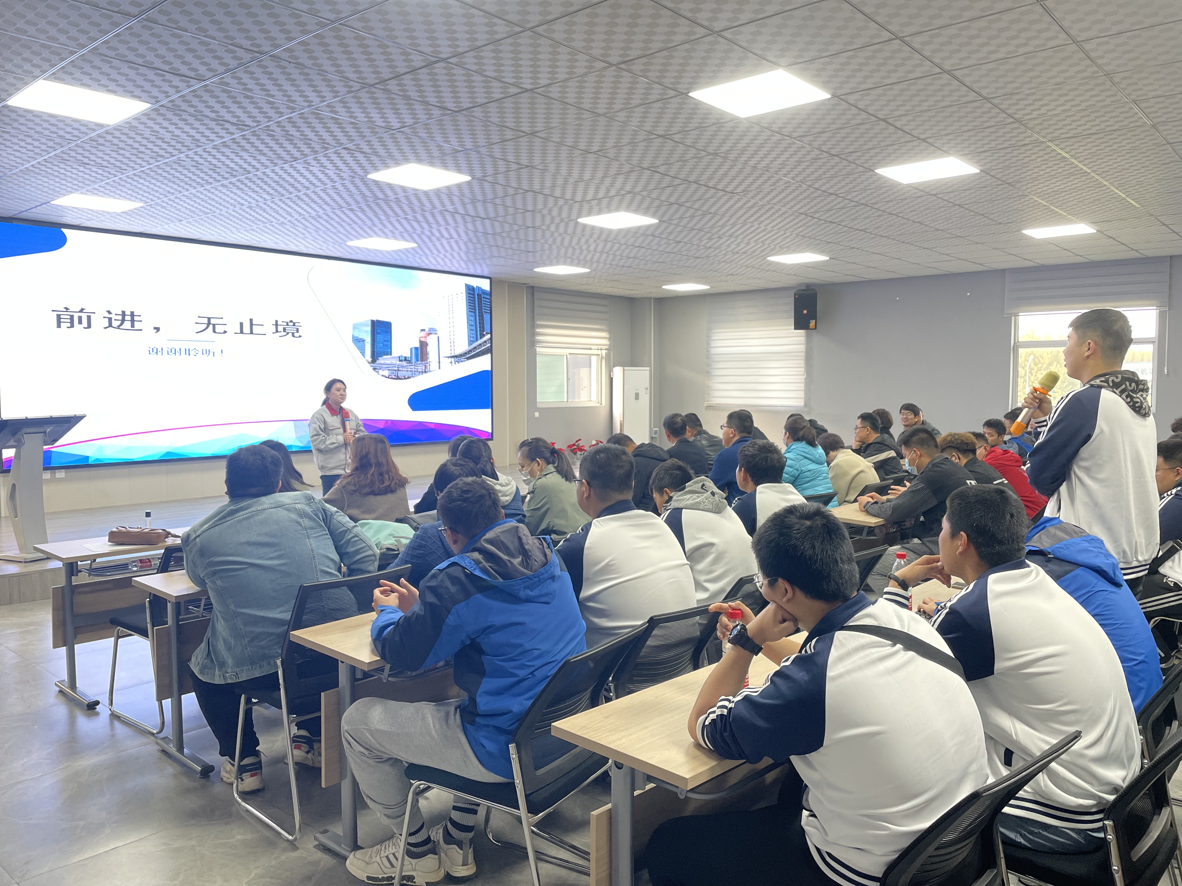 �У������   ʵ�ֲ����ں�