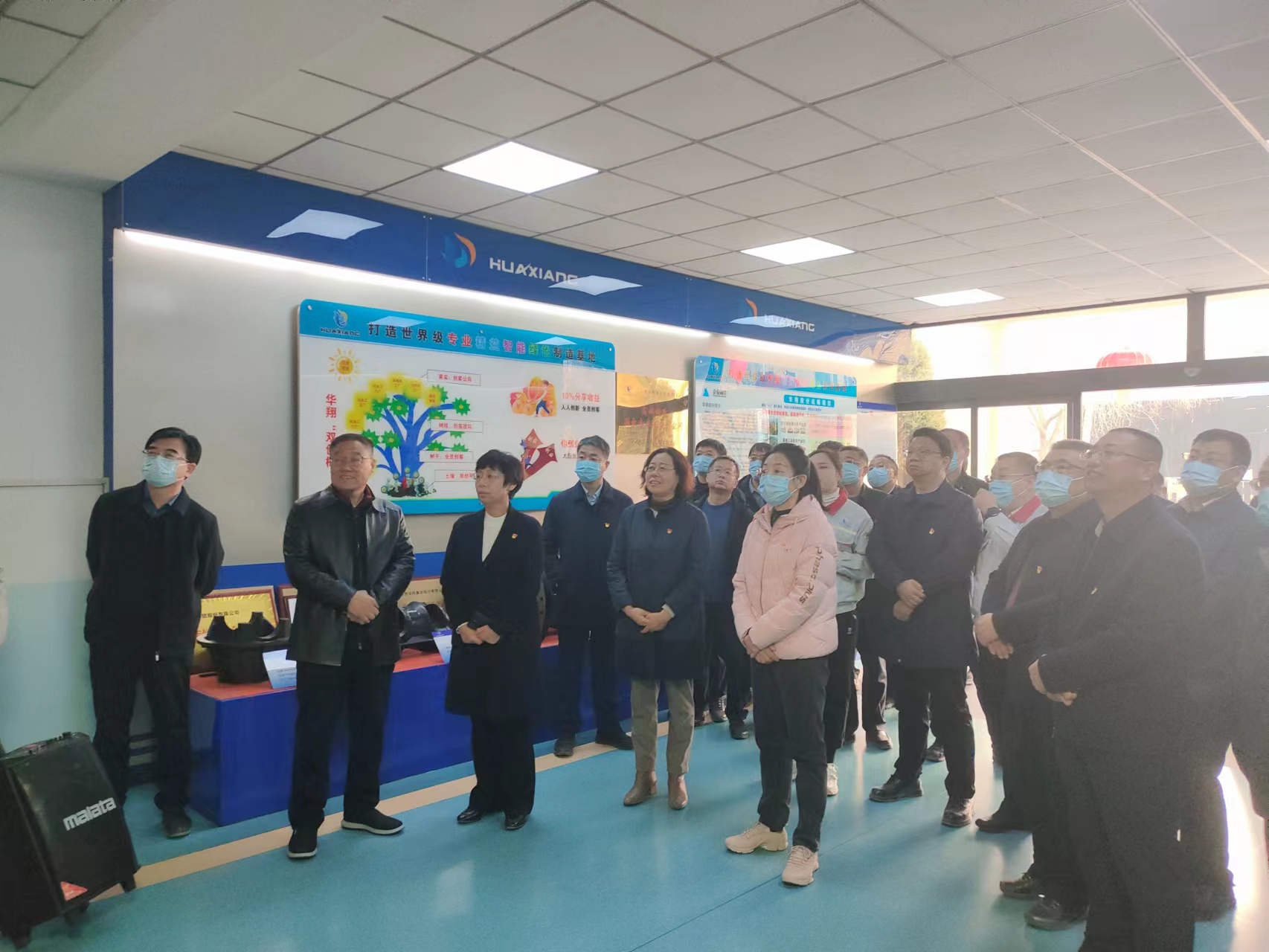 ������ί������һ��ݰ����˾�������